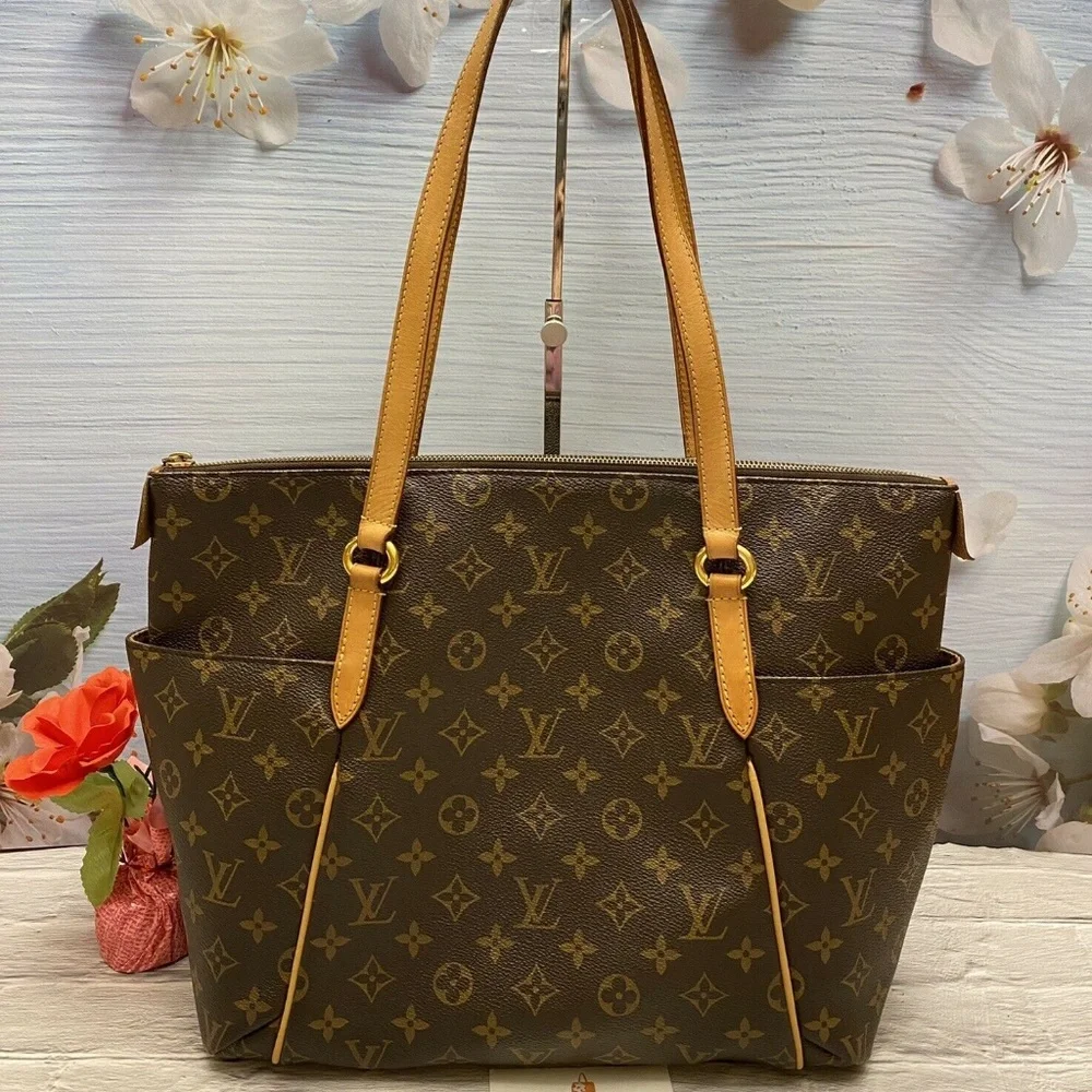 โค๏ธโ๐ฉนSOLDโค๏ธโ๐ฉนLouis Vuitton Totally MM Monogram Shoulder Bag Purse Tote (MB2113) - Picture 1 of 12